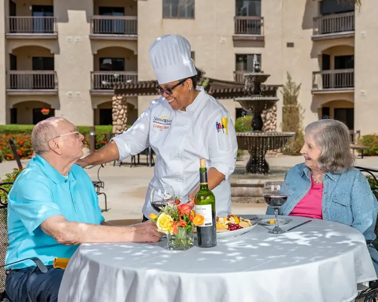 independent living photo of couple dining at Sierra Winds cafe